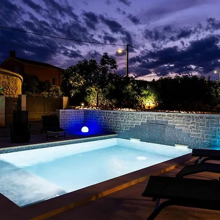 Villa Villa More