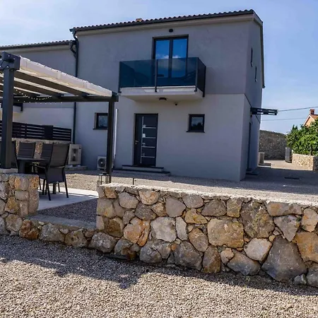 Villa Villa More